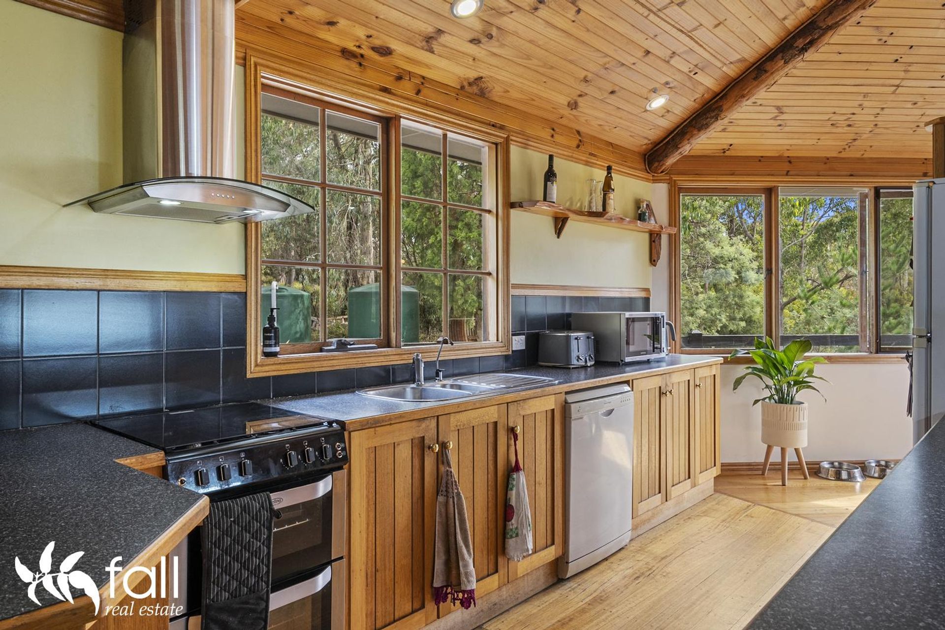 541 Rifle Range Road Sandford TAS 7020 - horseproperty.com.au