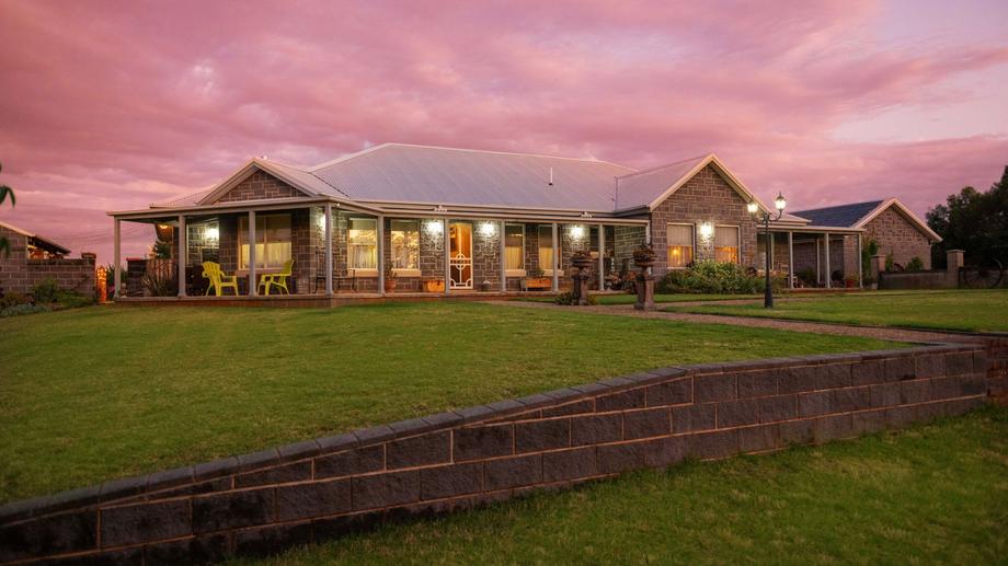 121 Normans Road,  Young NSW 2594