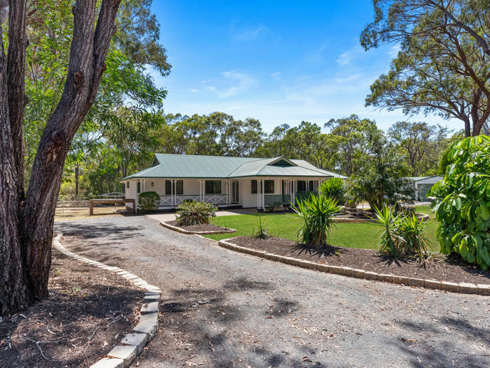 2 Barallen Close Booral QLD 4655