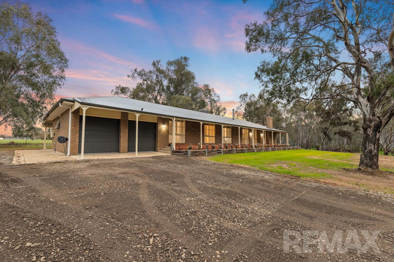 8 Sycamore Road Lake Albert NSW 2650