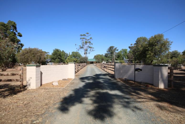 13-15 Park Road Elmore VIC 3558