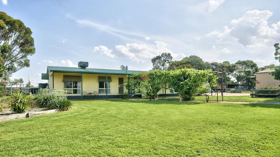 192 Old Racecourse Rd Deniliquin NSW 