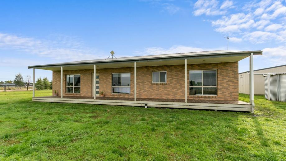 302 Falls Lane Bundalaguah VIC 3851
