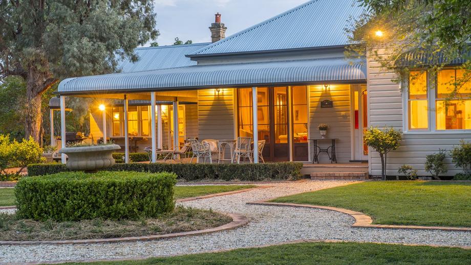 18 HAYDONS LANE Blandford NSW 2338