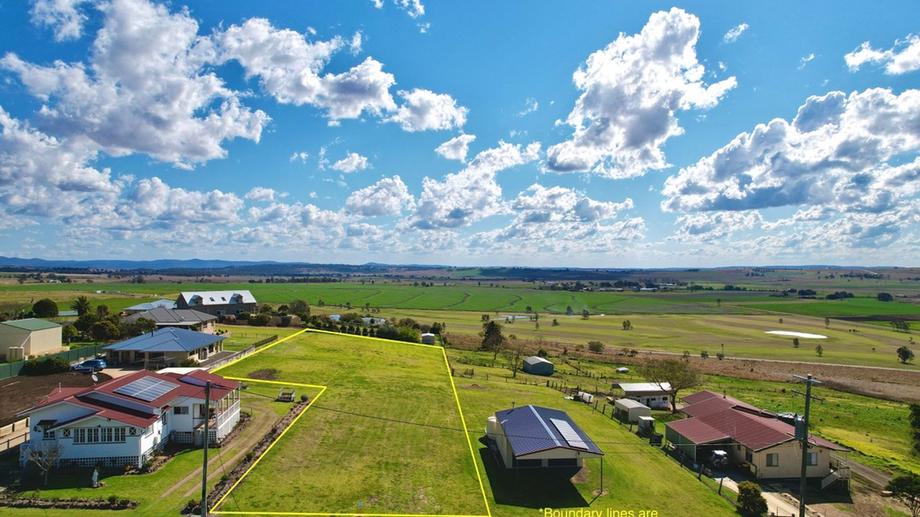 24 Poinsettia Street Killarney QLD 4373