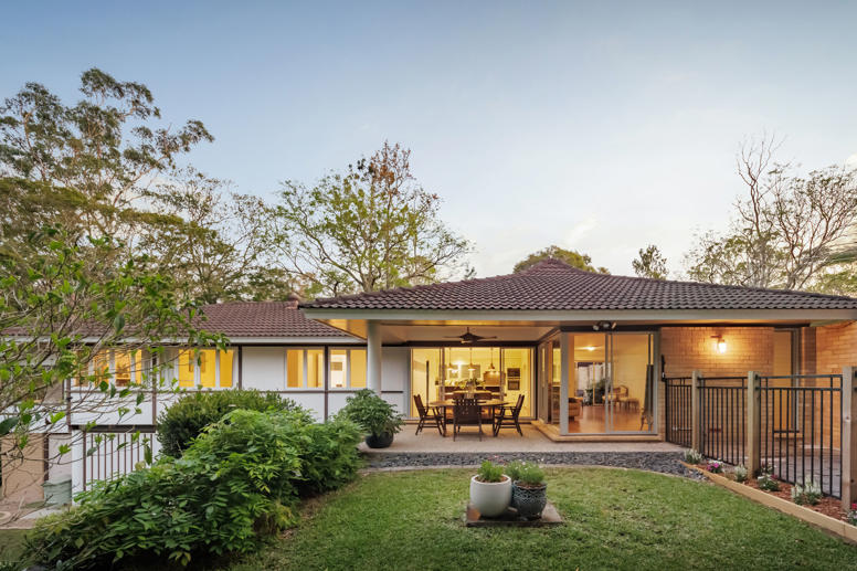 45 Deerhurst Road Brookfield QLD 4069