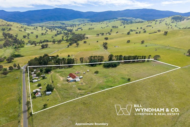 472  Little River Road Ensay North VIC 3895
