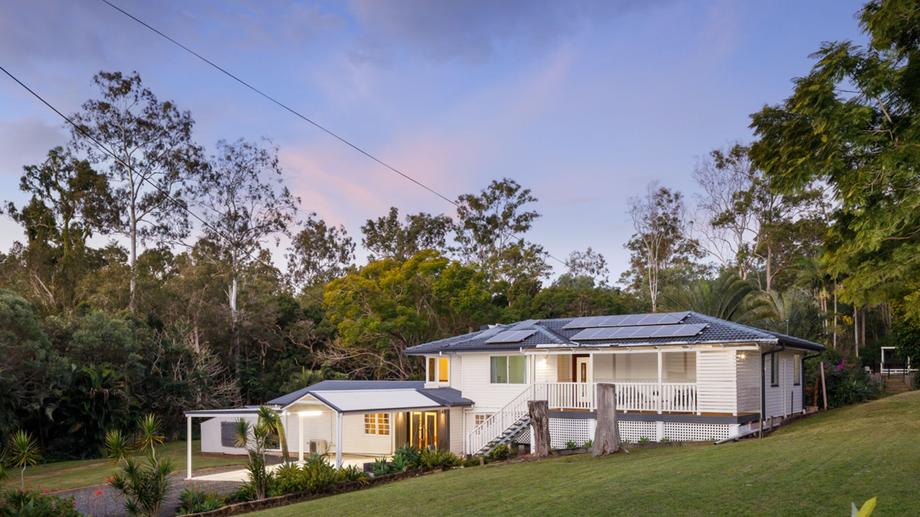 8  Hayes Avenue Camira QLD 4300