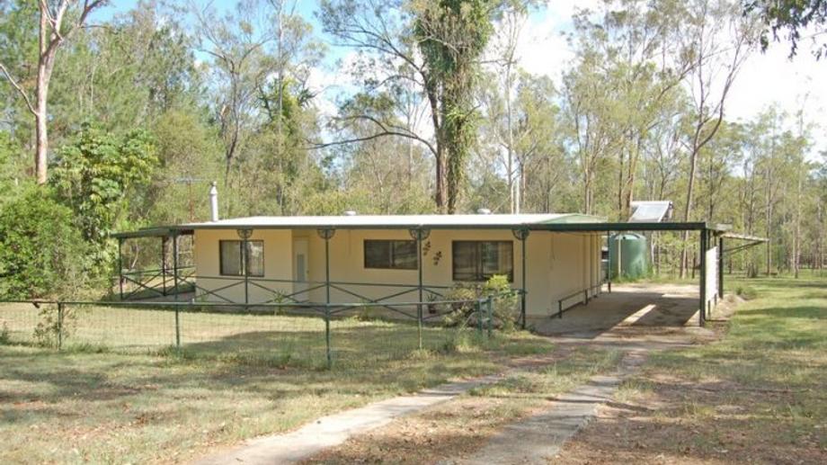 351-353 Clifton Drive North Maclean QLD 