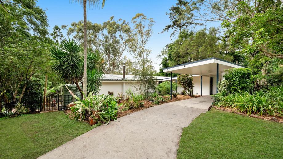 19 Deerhurst Road Brookfield QLD 4069