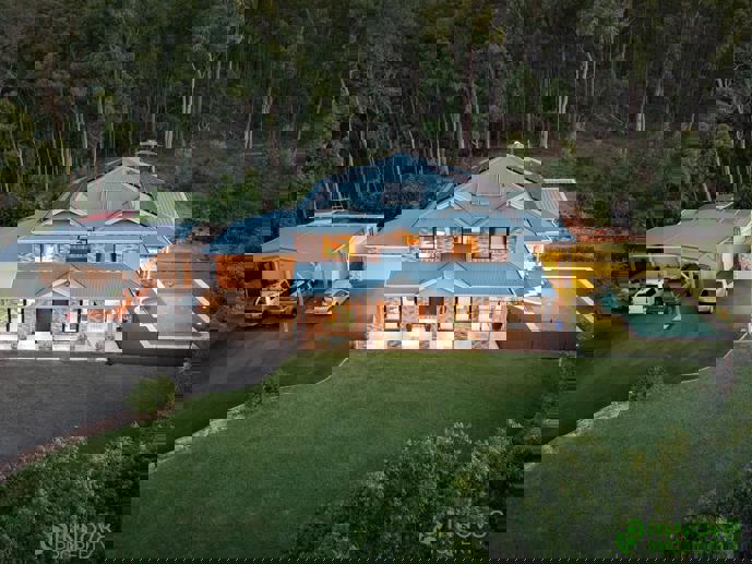 15 Sundown Court Cashmere QLD 4500