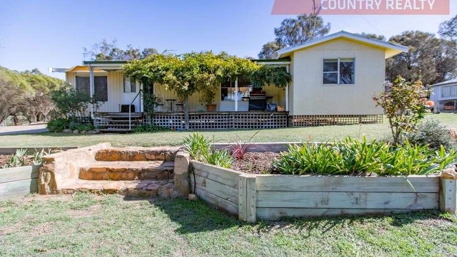 20 Thomas Street Spencers Brook WA 6401