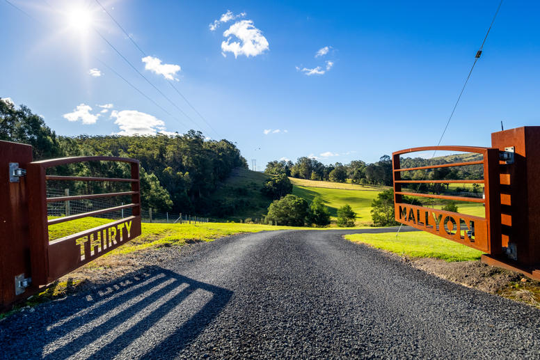30 Mallyon  Close Lochiel NSW 2549