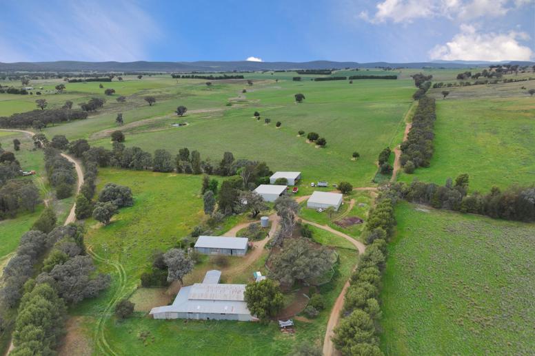 "Moura" Waterhole Creek Road Mandagery NSW 2870