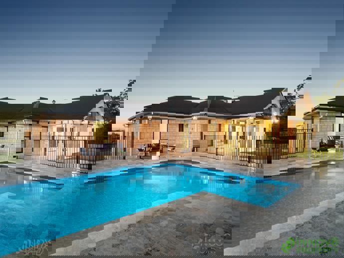 15 Ron Bischof Close Cashmere QLD 4500