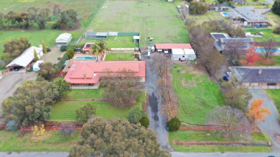 4 Bowland Close Shepparton North VIC 3631