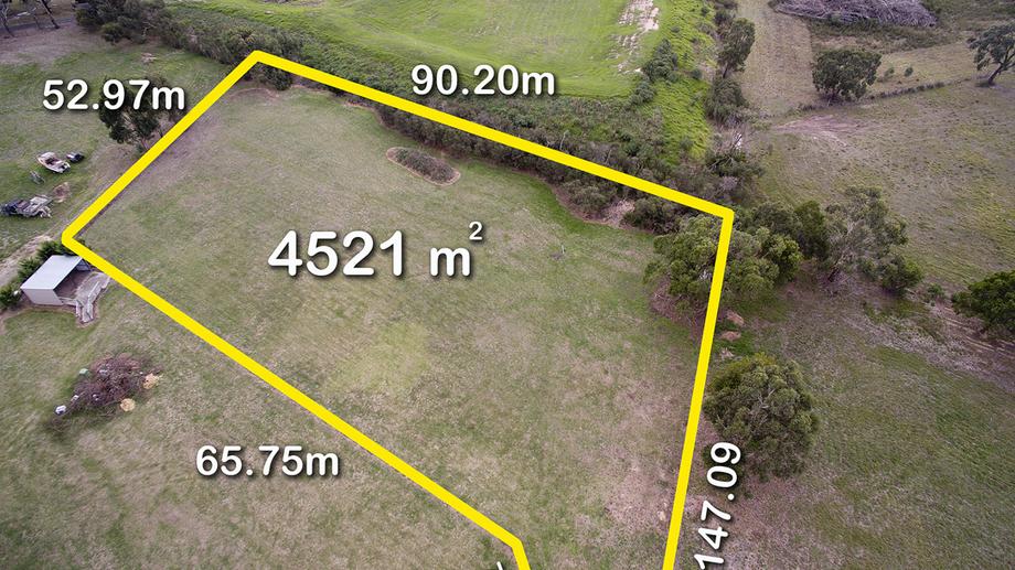 4A FAIRWAY COURT  VIC 