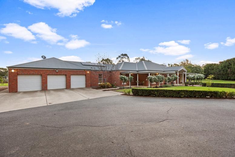 14 Burgan Drive Springvale NSW 2650