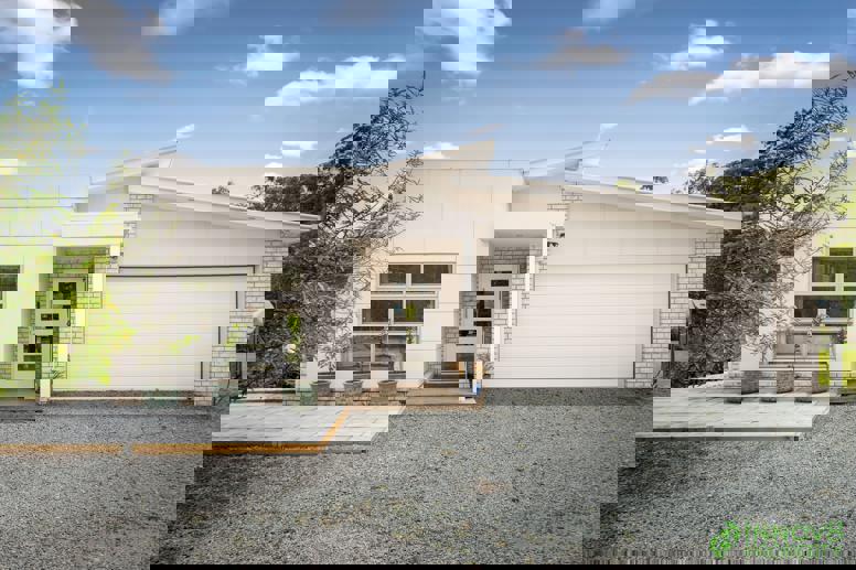 10 Hacker Road Cashmere QLD 4500