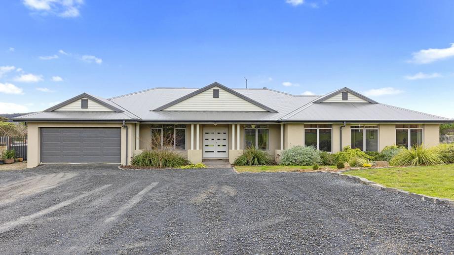 8 Woodside Road Seville VIC 3139