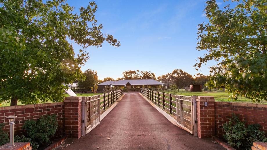 142 Country Drive Oakford WA 6121