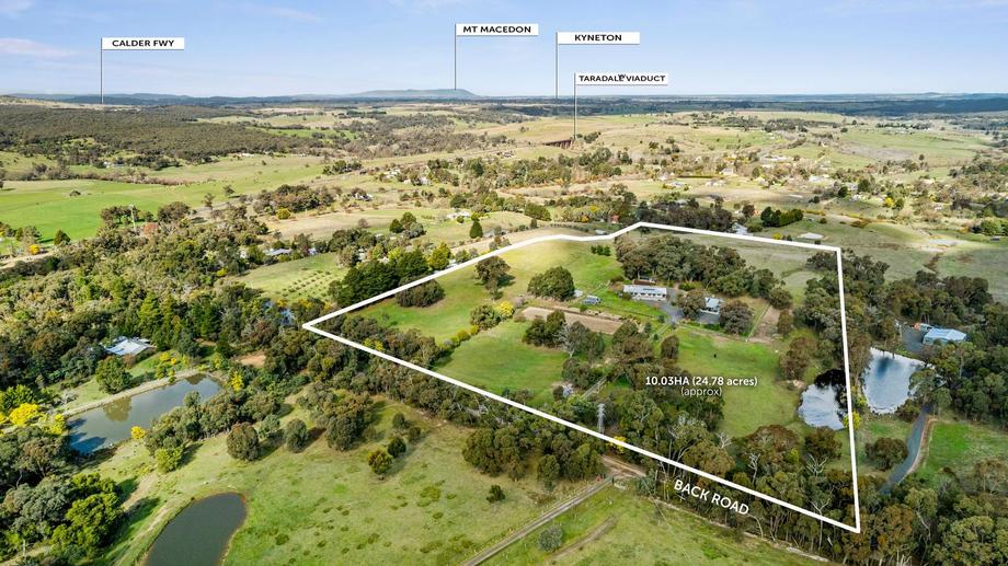 32 Back Road Taradale VIC 3447
