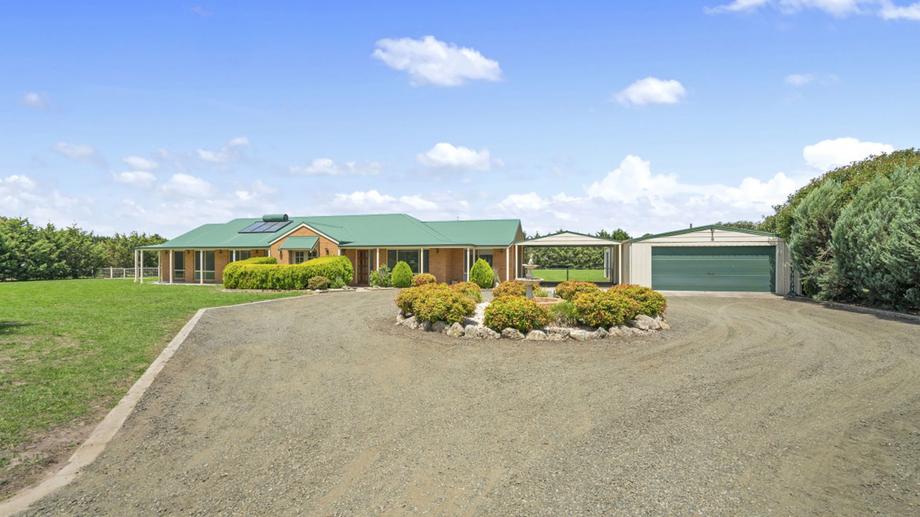 35 Llowalong Road Stratford VIC 3862