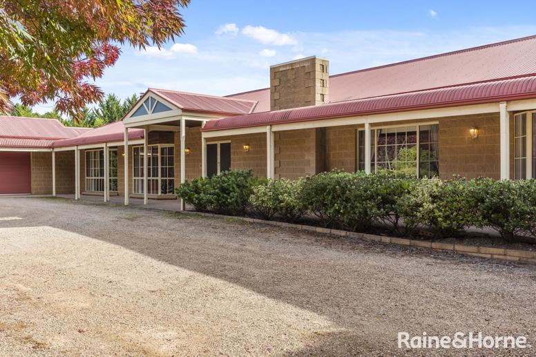 19 Kumbari Court New Gisborne VIC 3438