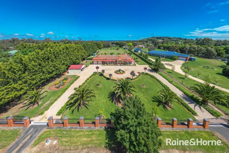 13 Kumbari Court New Gisborne VIC 3438