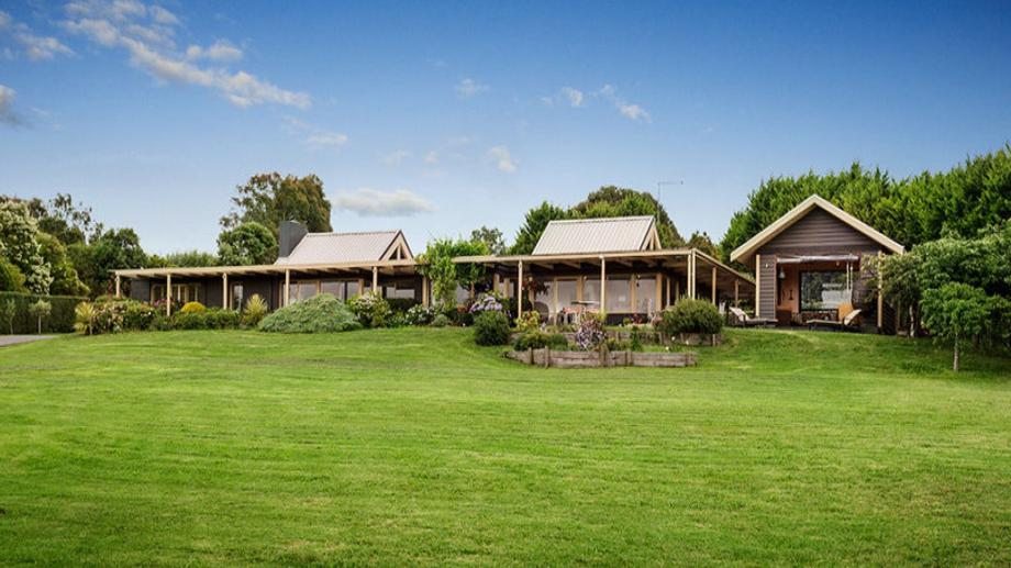 16 Peach Grove Tyabb VIC 3913