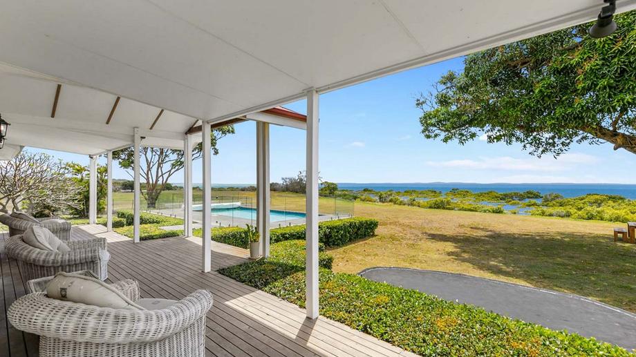 52 Francis Avenue Booral QLD 4655