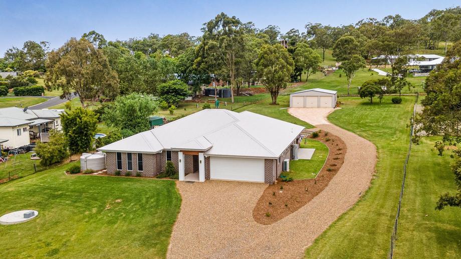 8b Hendy Street Cranley QLD 4350