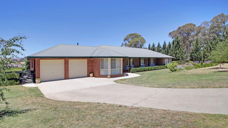 235 Run O Waters Dr Goulburn NSW 