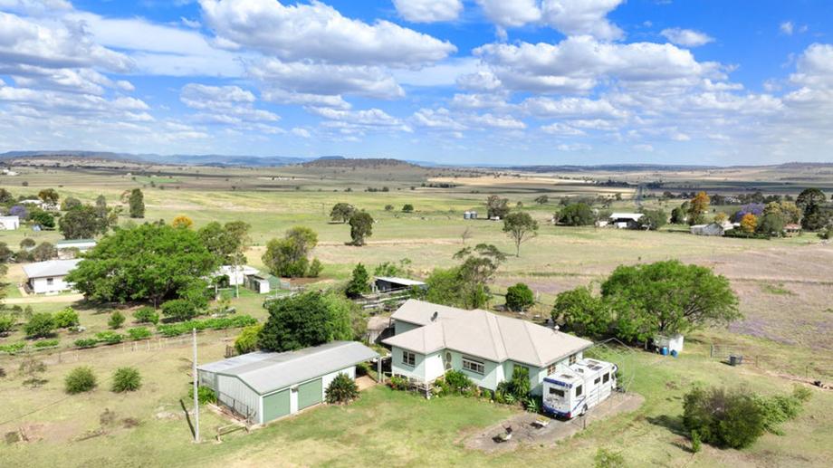 34 Sparksman Road Mount Marshall QLD 4362