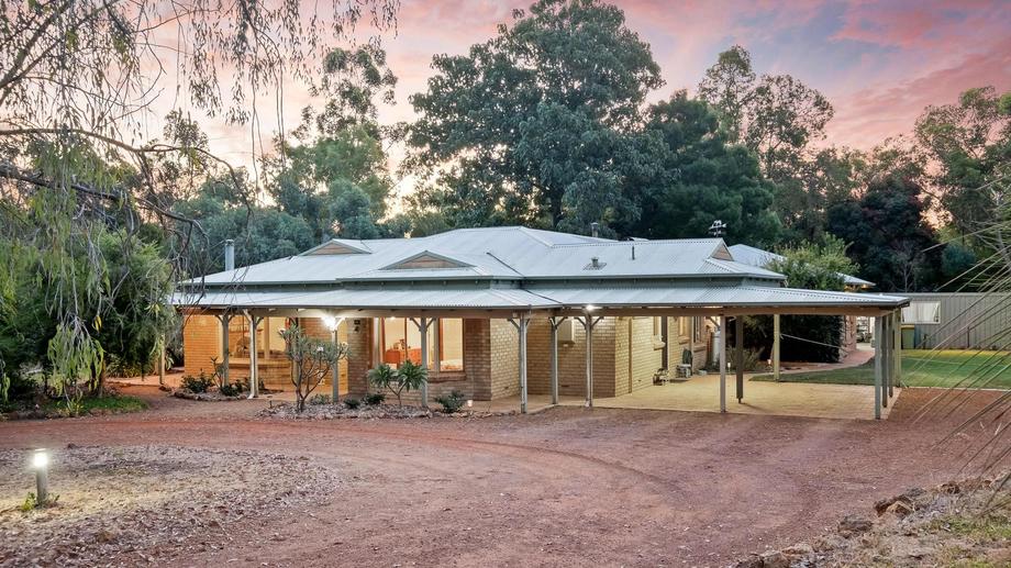 690 Sunset Way Stoneville WA 6081