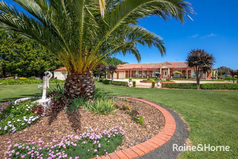 13 Kumbari Court New Gisborne VIC 3438