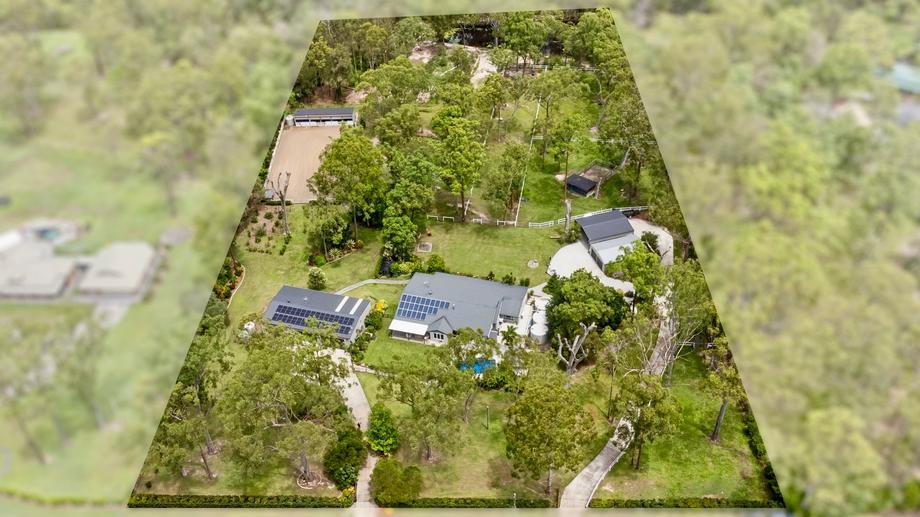 81 Lakeside Drive Carbrook QLD 4130